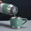 ترموس 500 ملي مع 3 أكواب ستانلس ستيل لحفظ المشروبات ساخنة أو باردة أثناء التنقل – Thermal Flask with 3 Stainless Cups 500 ml for Hot or Cold Drinks