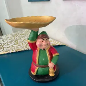شخصية فنانيس حامل طبق ورقة شجر رمضاني للبلح والمكسرات - Fananes Figurine Ramadan Leaf-Shaped Plate for Dates and Nuts