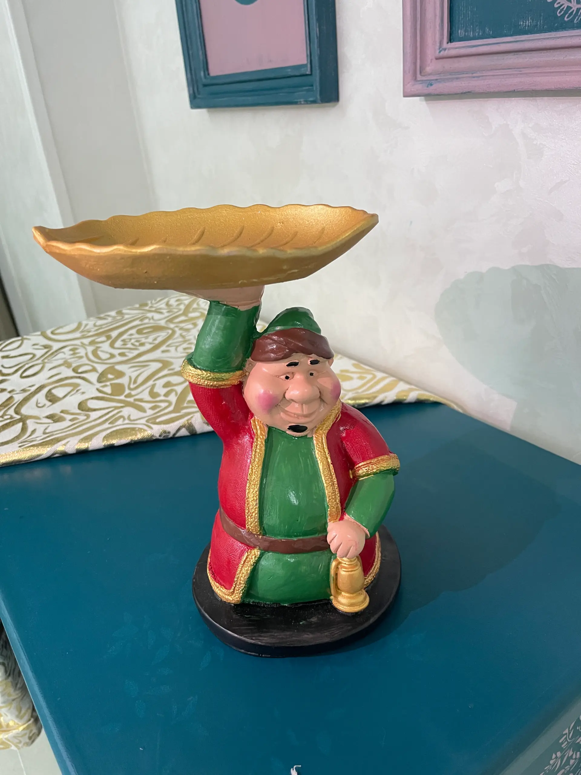 شخصية فنانيس حامل طبق ورقة شجر رمضاني للبلح والمكسرات - Fananes Figurine Ramadan Leaf-Shaped Plate for Dates and Nuts