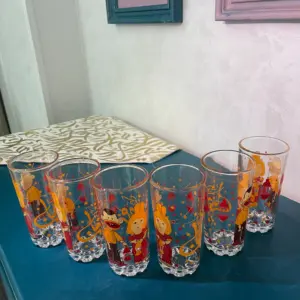 طقم أكواب زجاجية رمضانية بتصميم بوجي وطمطم (6 قطع) - Ramadan Glass Cups Set with Boogie and Tamtam Design (6 Pieces)