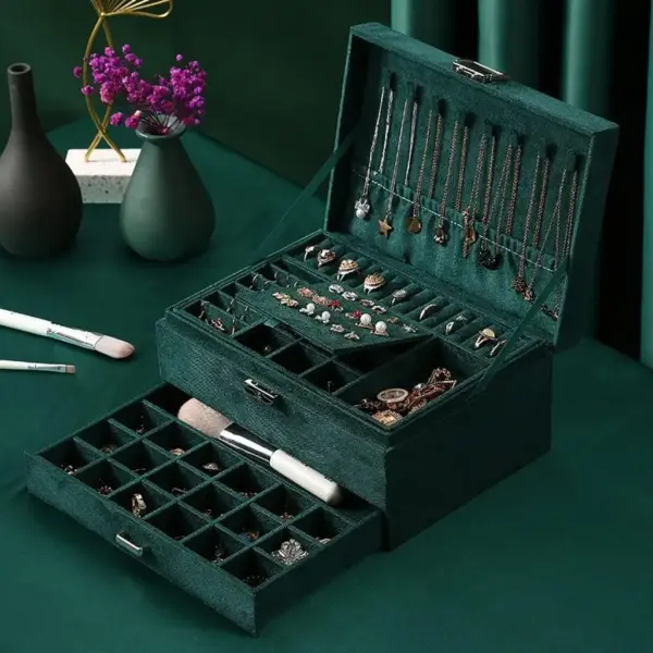 علبة مجوهرات 3 أدوار بغطاء وقفل لحماية وتنظيم الاكسسوارات – 3-Layer Jewelry Organizer Box with Lock & Mirror