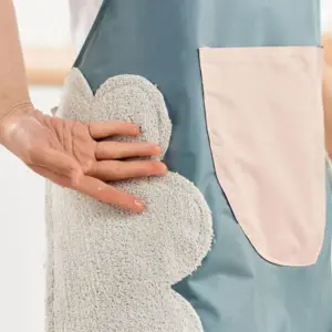 مريلة مطبخ أنيقة ومريحة لكل شيف في البيت - Stylish Waterproof Apron with Handy Features